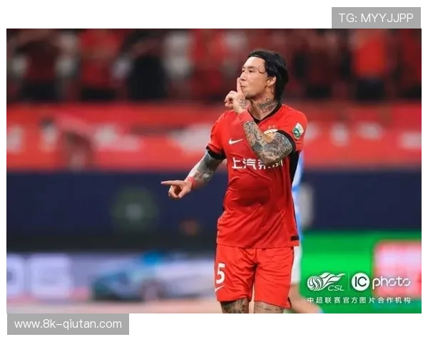 上海海港客场1-0胜大连英博，实现中超三连冠伟业